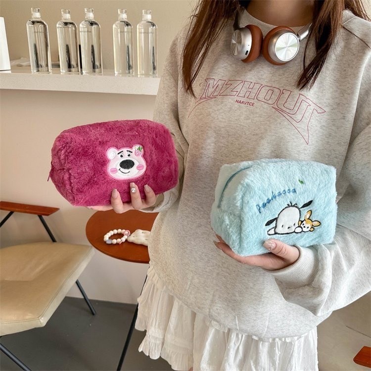 พร้อมส่ง กระเป๋าดินสอ ใส่เครื่องสำอาง ใส่ดินสอได้ 40-50ชิ้น ลายการ์ตูนน่ารักๆ - รูปที่ 2