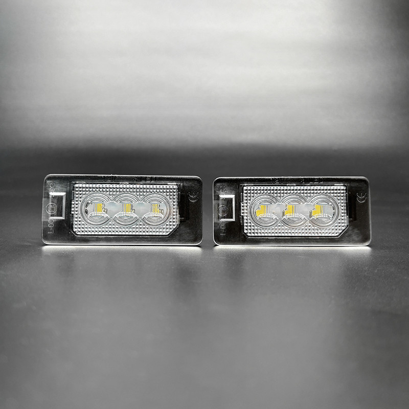 2PCS ไฟป้ายทะเบียน LED สําหรับ BMW E82 E88 E90 E91 F22 F45 E33 E39 F10 F11 E70 X1 X4 X5 X6 ข้อผิดพลา