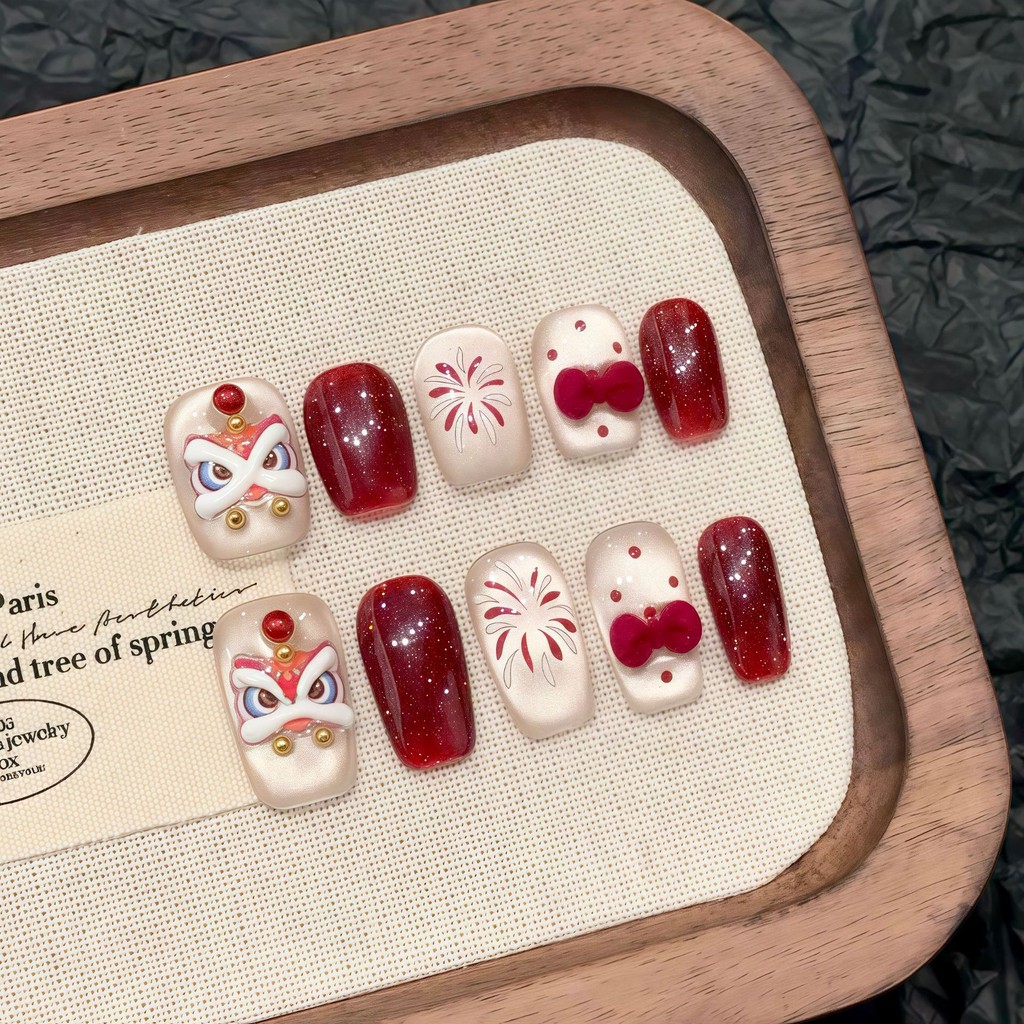 [5in1ชุดเครื่องมือที่ทำด้วยมือ] จีนสีแดงสิงโตดอกไม้ไฟแมวตาตุ๊กตาผีเสื้อ U ltrapezoid เล็บปลอมด้วยกาวส่องไฟเล็บกดบนเล็บนำมาใช้ใหม่กันน้ำ