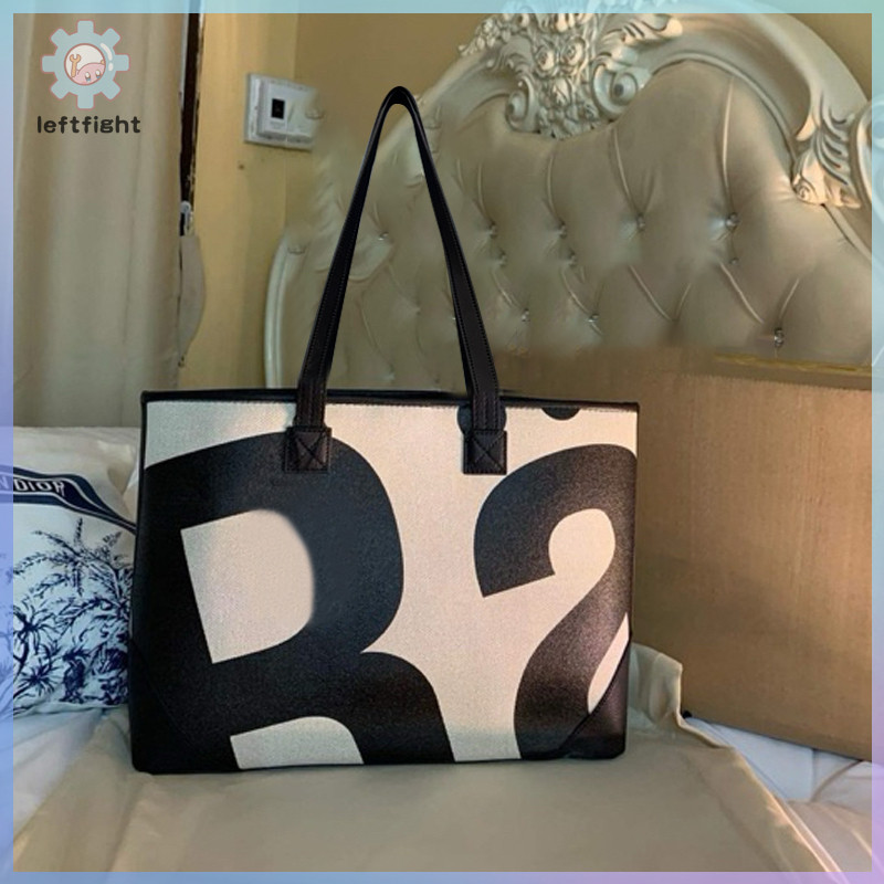 กระเป๋าสะพายข้างทรง Bucket Bag เรียบง่ายและทันสมัย rally the bag tote bag RALLY BAG