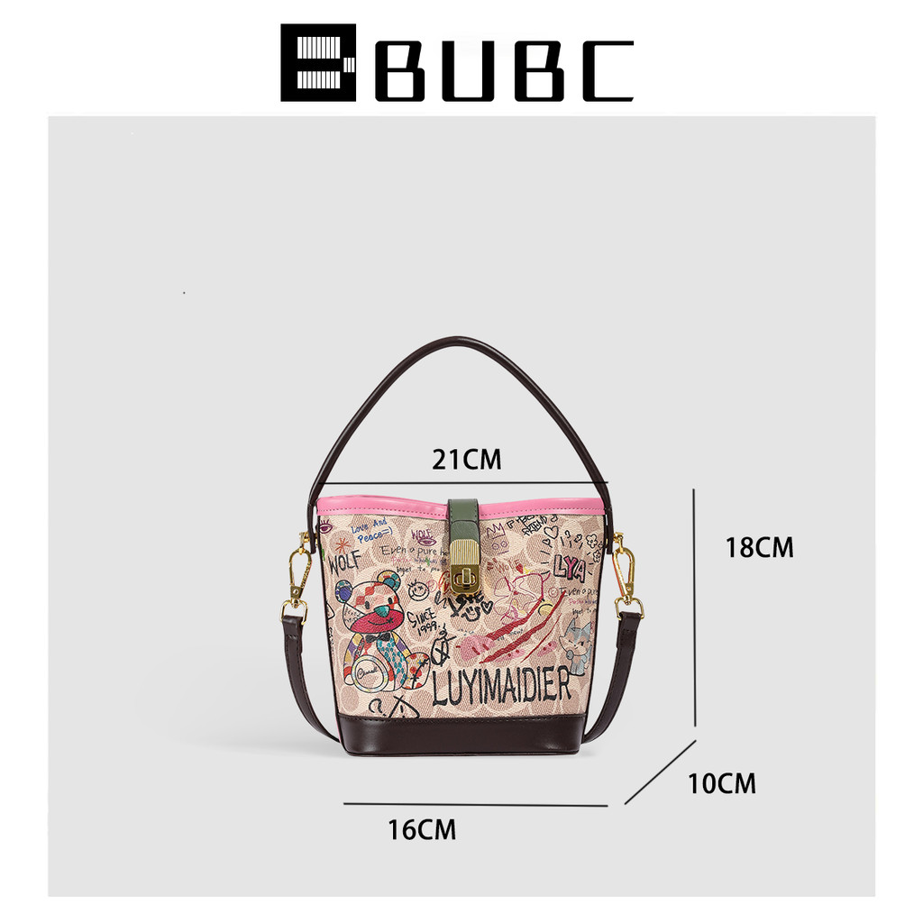 BUBC กระเป๋าผู้หญิง2024กระเป๋าทรงถังพิมพ์ลายกราฟฟิตีแบบใหม่ที่นิยมในโลกออนไลน์กระเป๋าผู้หญิงสไตล์ตะวันตกแมทช์ลุคง่ายกระเป๋าสะพายไหล่สะพายข้างแบบลำลอง