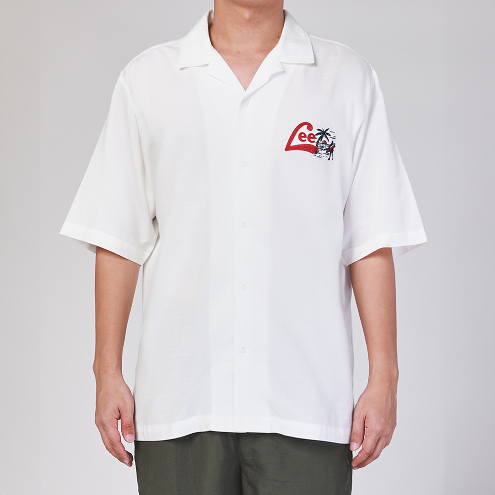 LEE เสื้อเชิ้ตแขนสั้นผู้ชาย ทรง Comfort รุ่น LE S324MSHSN86 สีขาว