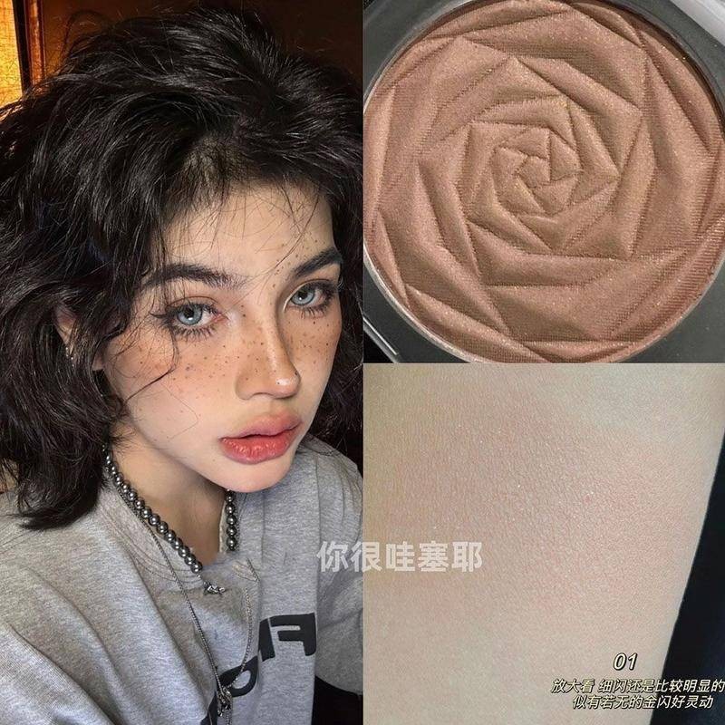หดสีผงขาวดําเครื่องปัดแก้มความอิ่มตัวต่ําเคลือบปรับมุกแสงแต่งหน้าในยุโรปและอเมริกา