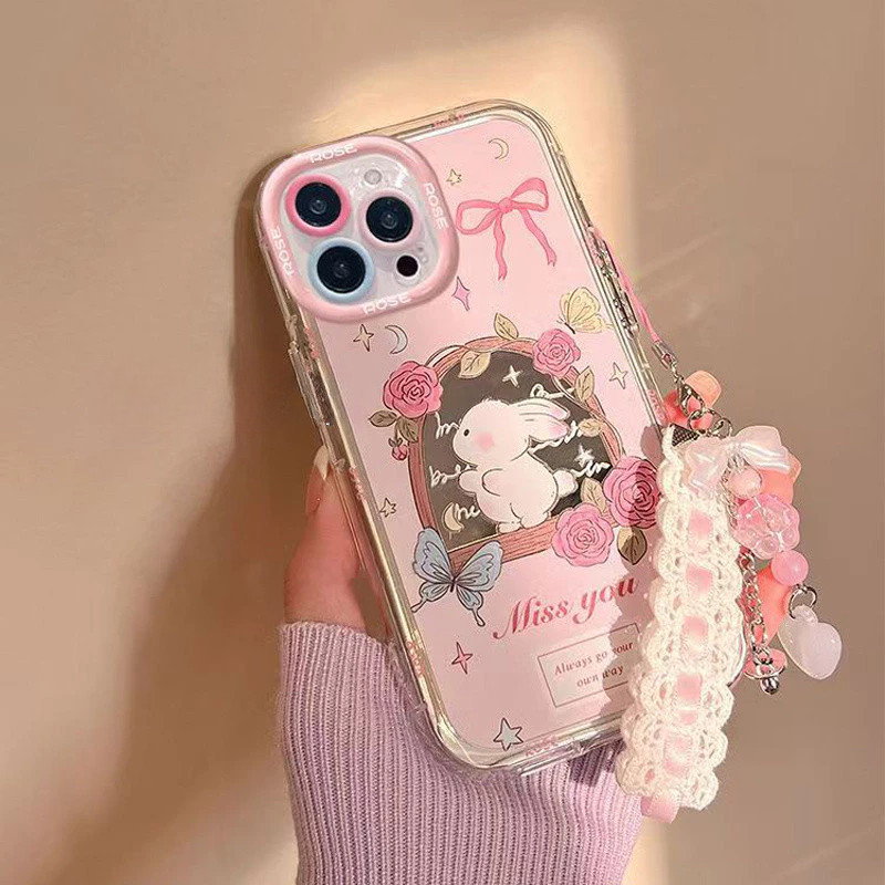 🎀GOOD🎀เคสไอโฟน สีแดง โบว์ ชินจัง สำหรับ IPhone16 11 13 15 14 12 Pro Max X/XS XR XSMax 7 8 16 Plus SE พื้นผิวกระจก เคส