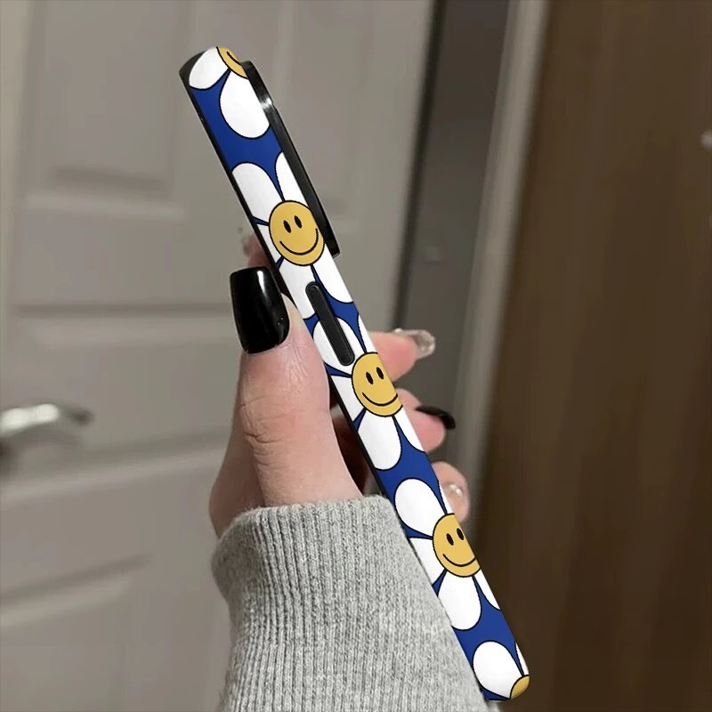 ฟิล์มกันรอยหน้าจอแบบเต็มพรีเมียมพื้นหลังสีน้ำเงิน ลายดอกเดซี่ เข้ากันได้กับ iPhone 16 Pro Max 15 16 Plus 16 Pro XR เคส XS XS Max อุปกรณ์เสริม 15 Pro Max 14 Pro Max กันกระแทก 15 Pro 13 14 Pro สองชั้น - รูปที่ 4