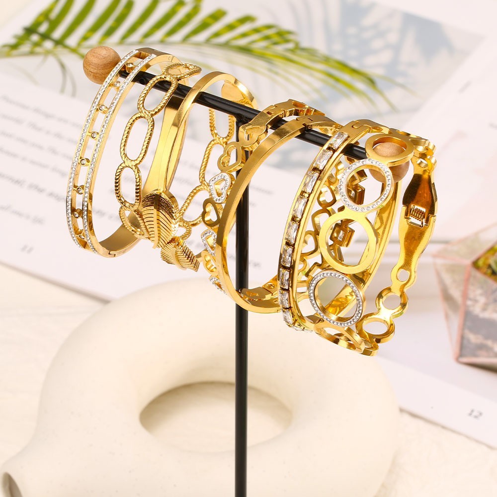 Golden Zircon สร้อยข้อมือเหล็กไทเทเนียมผู้หญิงแฟชั่น High-End สร้อยข้อมือที่ไม่ซ้ํากัน All-Match เครื่องประดับมือ
