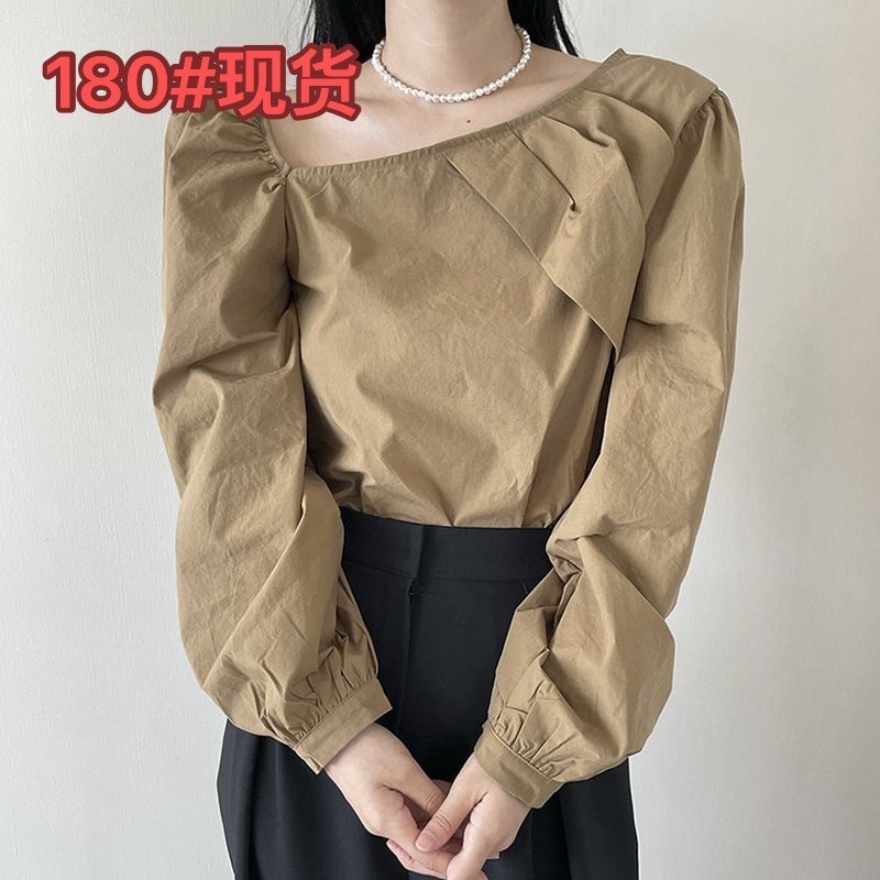 ฤดูใบไม้ผลิเกาหลี สไตล์เรโทร คอไม่สม่ำเสมอ ดีไซน์พลีท เสื้อเชิ้ตแขนพองหลวมสำหรับผู้หญิง 6VTM