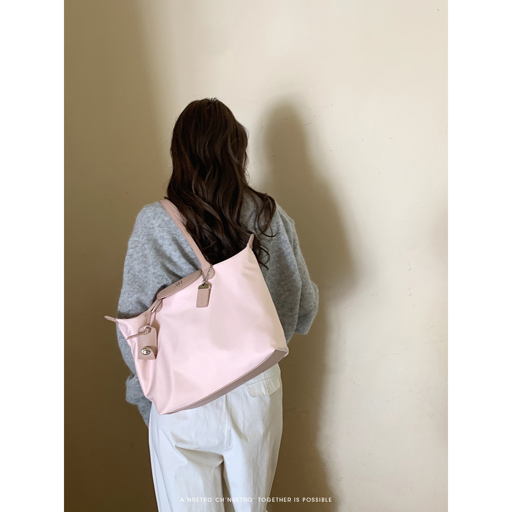 TRENDY POUCH   หวาน กระเป๋าถือ  ความจุสูง การเดินทาง ยามว่าง เรียบง่าย แบบพกพา กระเป๋าใบใหญ่