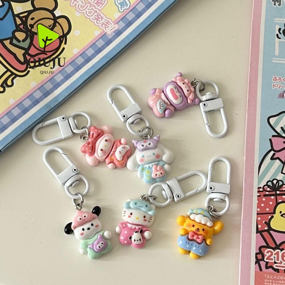 SANRIO พวงกุญแจชุดนอนอนิเมะ ชิวจู พวงกุญแจ ซานริโอ การ์ตูนน่ารัก พวงกุญแจห้อยกระเป๋า อุปกรณ์ตกแต่งรถยนต์ จี้กระเป๋าเป้แฟชั่น