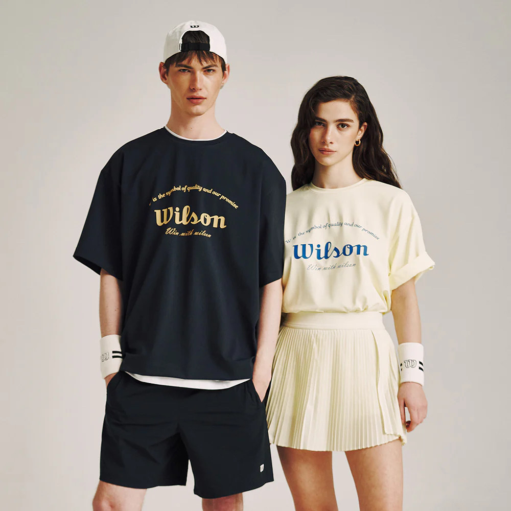 Wilson Tennis เสื้อยืดแขนสั้นผ้าฝ้าย 100% โลโก้ย้อนยุคสําหรับผู้ชายและผู้หญิง