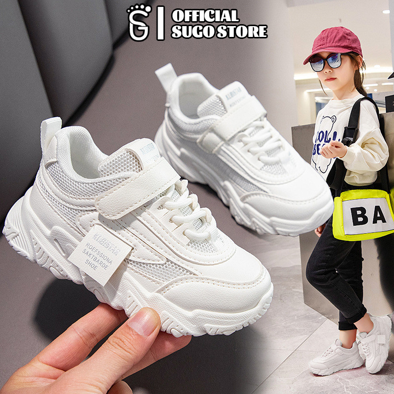 SUGE รองเท้านักเรียนเด็กผู้หญิงกีฬา  สีขาว ระบายอากาศได้