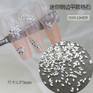 สติกเกอร์เล็บเล็บ Rhinestones เพชรคริสตัลเพทาย 5A สีขาวเงา DIY Rhombus เกล็ดหิมะ 100 ชิ้น KOUDAN