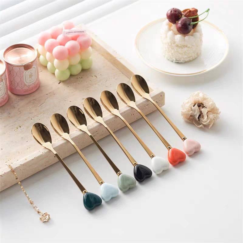 ช้อนชา กาแฟ  ส้อมจิ้มขนม  ช้อนส้อม สแตนเลส สำหรับของว่าง  ด้ามจับรูปหัวใจ ทำจากเซรามิค
