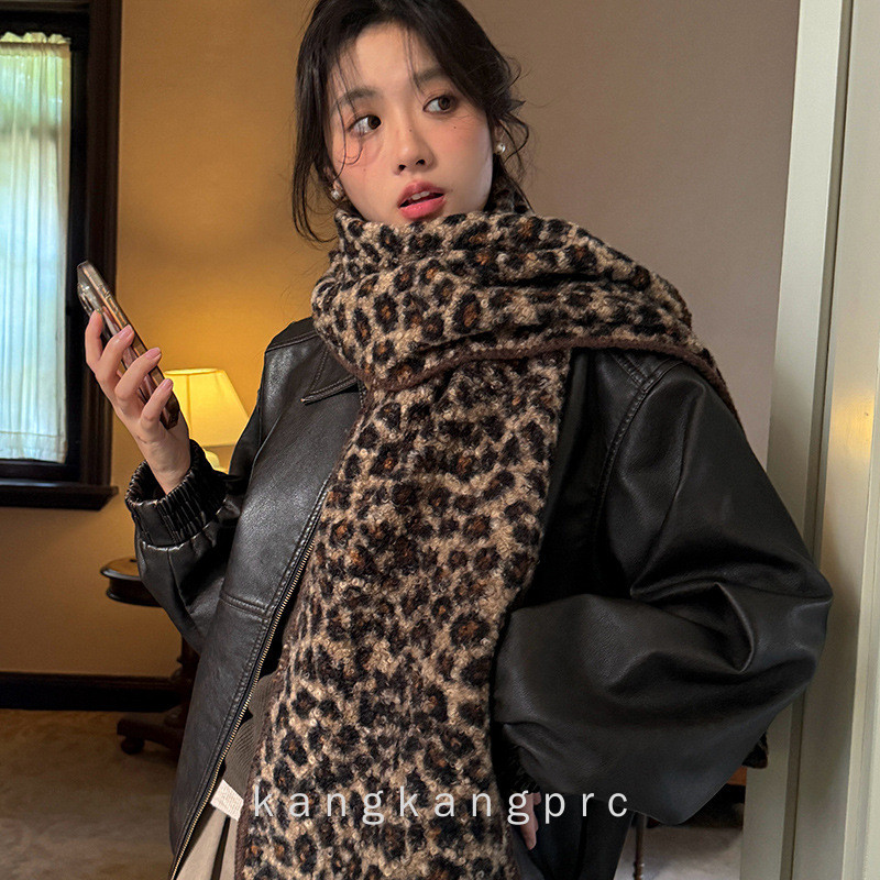 ผ้าพันคอโอเค★พร้อมสต็อก~เสือดาวพิมพ์ความรู้สึกระดับไฮเอนด์เลียนแบบขนสัตว์ม้วนผ้าพันคอสองด้านหญิงฤดูใบไม้ร่วงฤดูหนาวที่อบอุ่นแฟชั่นเช่น - รูปที่ 4