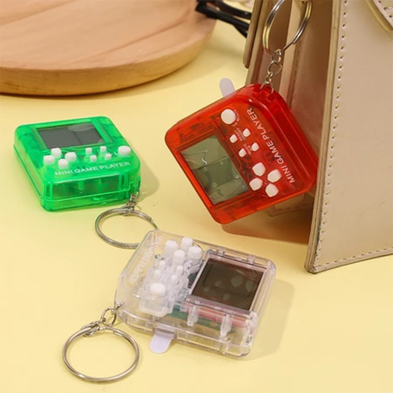 🐝พวงกุญแจเกมส์ Gameboy สี่เหลี่ยมเล็ก เกมรถถังสีมาการอง พร้อมรูปแบบเกมส์คลาสสิกมากมาย