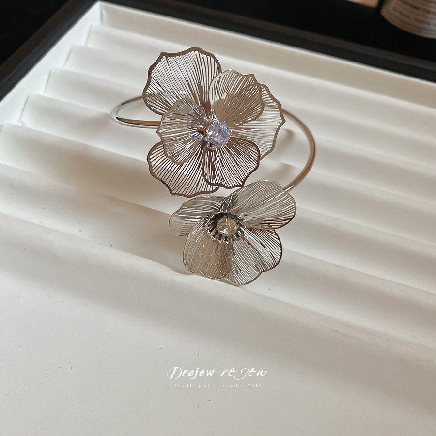 เดรช เพชรฝังกลวงดอกไม้พู่สร้อยคอชุดยุโรปและอเมริกาสไตล์ย้อนยุคกระดูกไหปลาร้าโซ่แสงหรูหราระดับไฮเอนด์ตกแต่งสร้อยคอ - รูปที่ 5