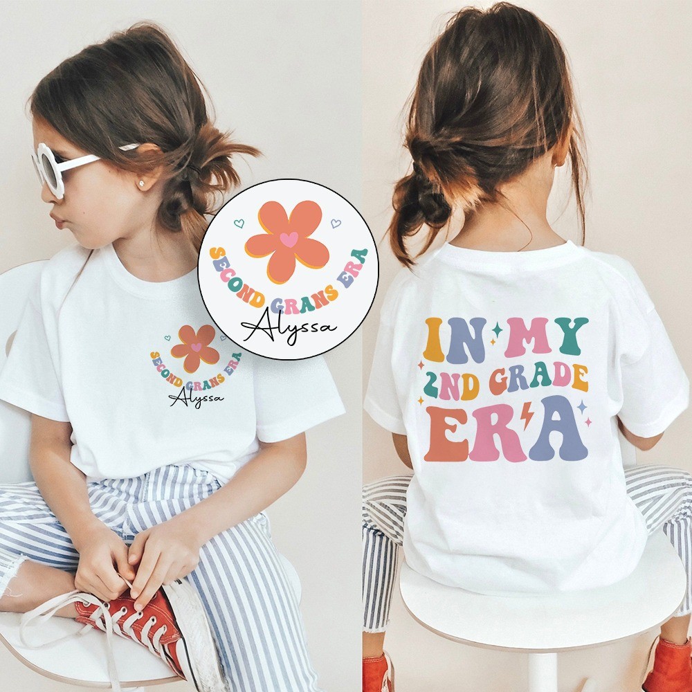 In My 2nd Grade Era เสื้อส่วนบุคคลเด็ก Back To School เสื้อยืดที่กําหนดเองชื่อ Pre-k 1-5 เกรด Tee เด