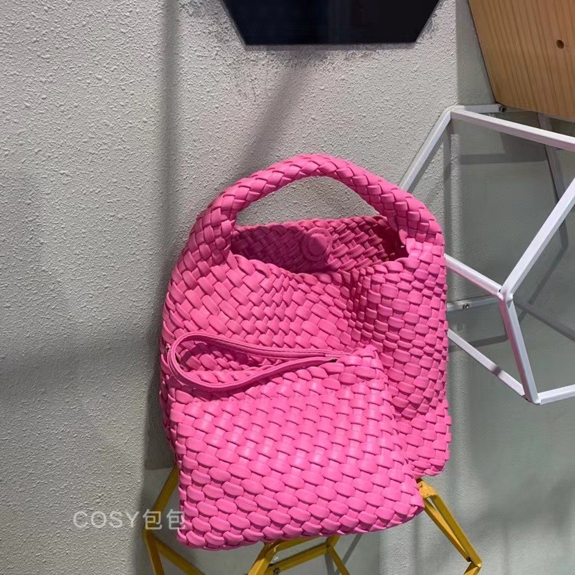 *ส่งจากกรุงเทพ*High-end กระเป๋าทอมือ 2024 สไตล์ใหม่ All-Match แบบพกพา Messenger กระเป๋าตะกร้าผัก Tote กระเป๋าถังกระเป๋าหญิง