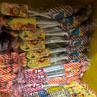 จอลลี่สติ๊ก ขนมเคี้ยวหนึบกลิ่นผลไม้ บรรจุ 24 แท่ง