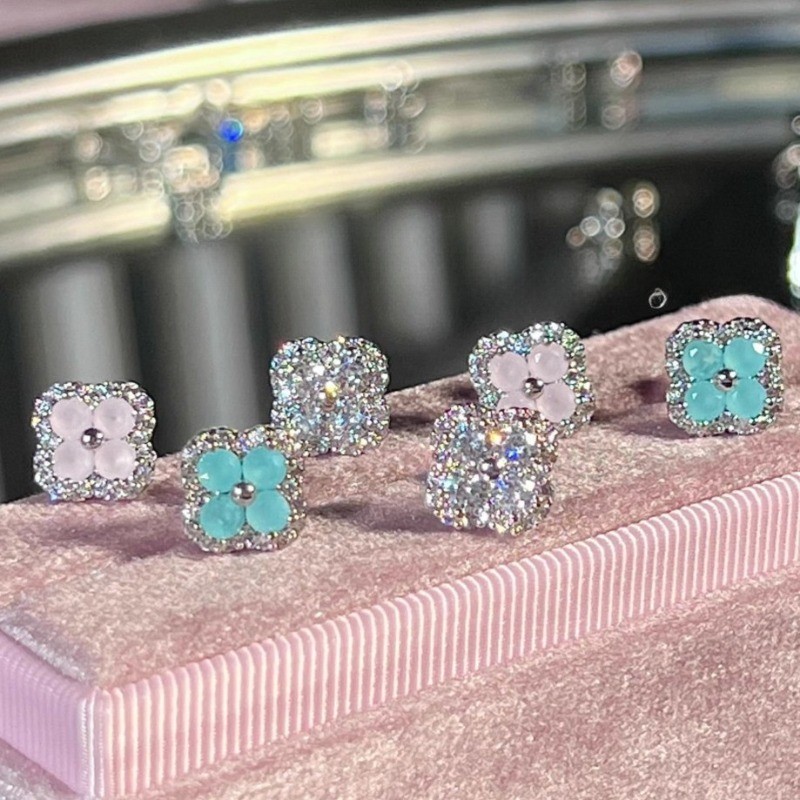 Rhinestone สีโอปอล Four-leaf Clover ต่างหูสตั๊ดนักเรียนหญิงเครื่องประดับเหล็กไทเทเนียมของขวัญ