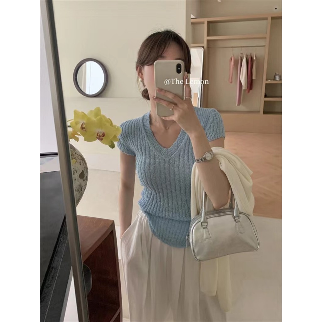 เสื้อผู้หญิงชาเขียวสไตล์เกาหลี รุ่น V คอสั้นแขนปกติ ฟิตเน้นรูปทรง ไซส์เล็ก CFL4