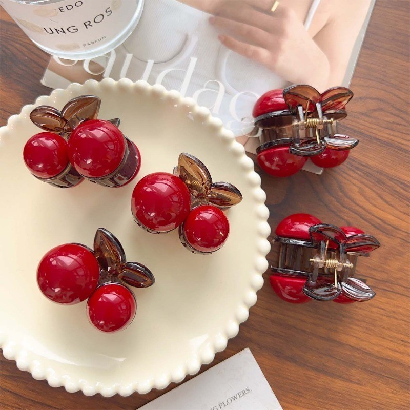 [ แนะนํา] Ankela Red Cherry Hair Claw – คลิปคว้าหางม้าสูง – กิ๊บติดผมผู้หญิงเกาหลี – หมวกสาวหวาน – เครื่องประดับผมพลาสติก – เครื่องมือจัดแต่งทรงผมแฟชั่น ราคา ถูกที่สุด ดีลบีเคเค แกลเลอรีภาพที่ 6