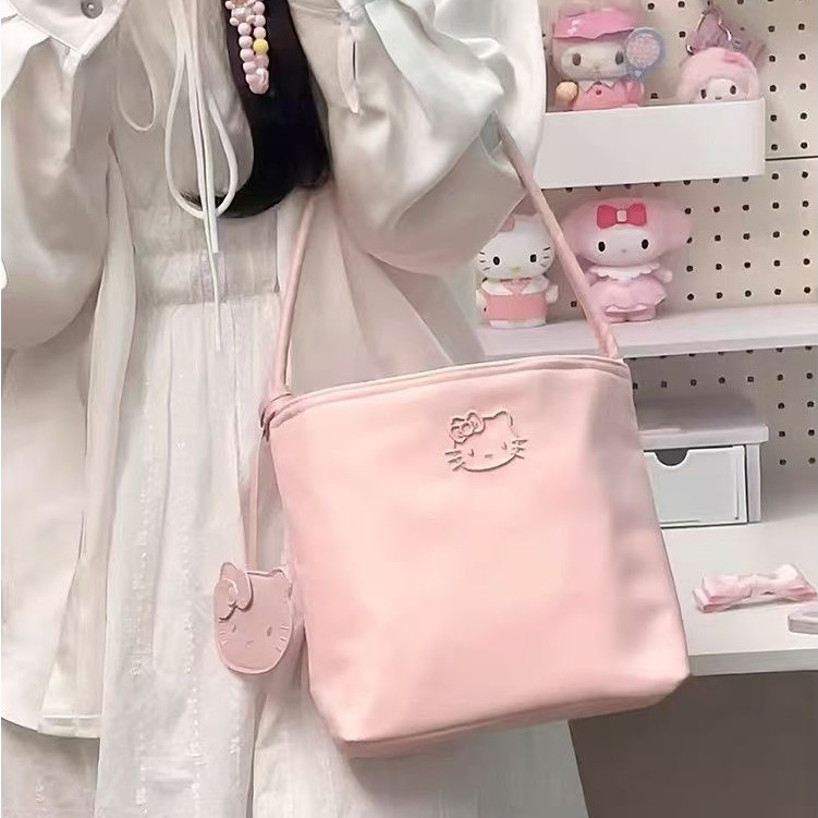 Hello Kitty กระเป๋าถือแมว ลายใหม่เคที เย็บปักถักร้อย กระเป๋าใต้วงแขนอเนกประสงค์และมินิมอล