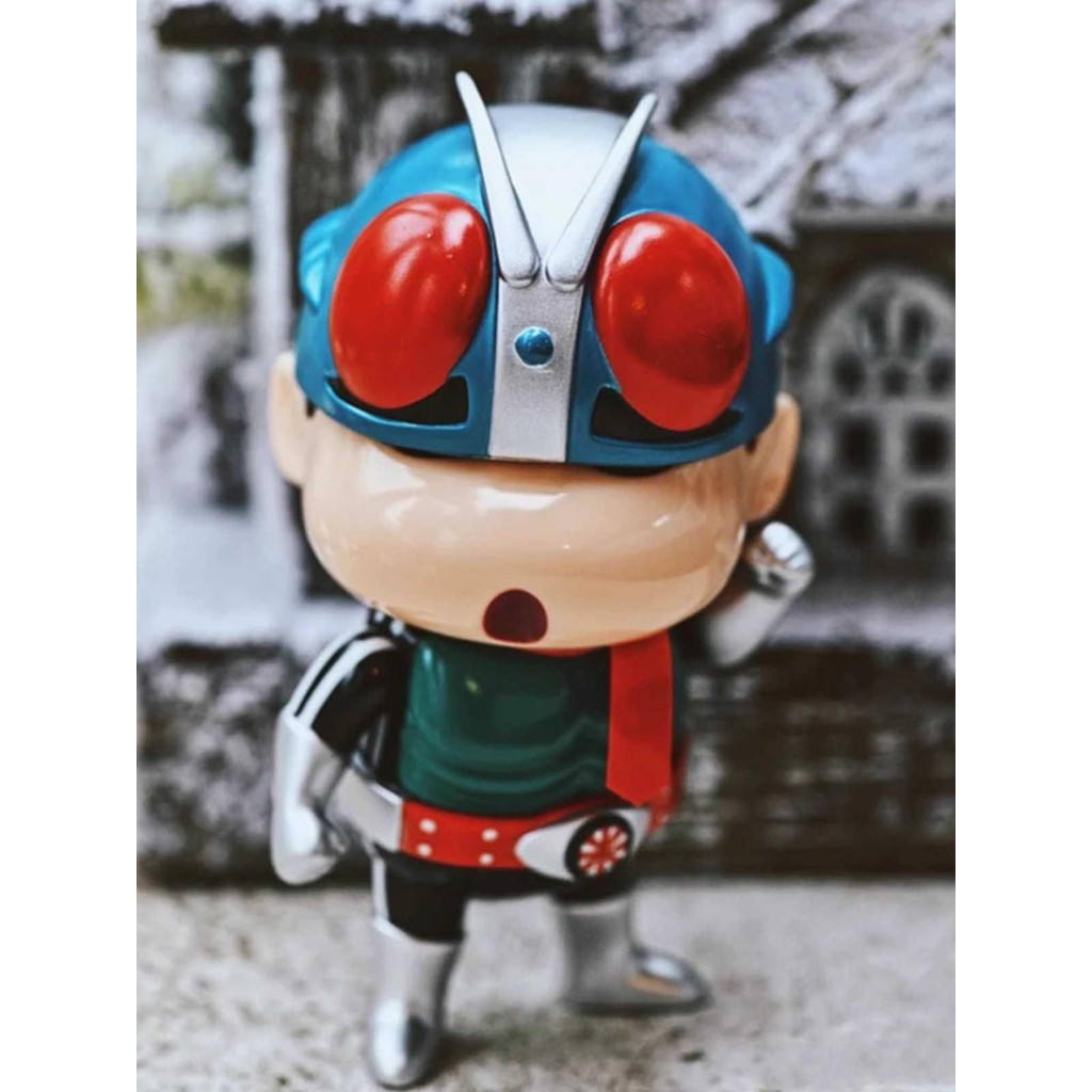 Crayon Shin-Chan cos Kamen Rider ตุ๊กตาการ์ตูนน่ารักตกแต่งรถตกแต่งเดสก์ท็อป