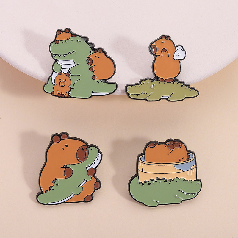 น่ารัก คาปิบาระ กับจระเข้การ์ตูนเข็มกลัดสร้างสรรค์สัตว์ป้ายโลหะเสื้อผ้ากระเป๋าเป้สะพายหลังอุปกรณ์เสริมเคลือบ เข็มหมุด เครื่องประดับของข