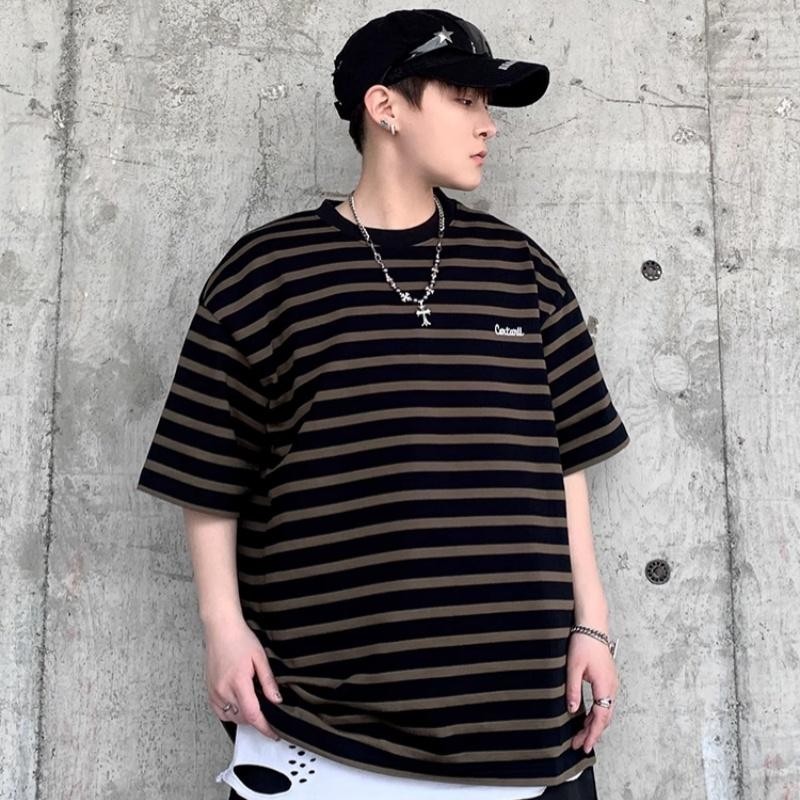 M＆M เสื้อยืดลายทาง คอกลม พิมพ์ลายตัวอักษร แบบหลวมลำลอง ฤดูร้อนปี2025รุ่นใหม่