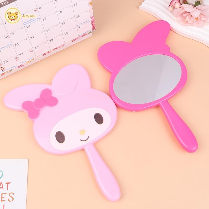 SANRIO ชีวิตประจําวัน ซานริโอ ทํานอง กระจกแต่งหน้าการ์ตูนน่ารัก ทํานอง มือถือกระจกขนาดเล็กแบบพกพาหอพักนักเรียนกระจกของขวัญหญิงใหม่