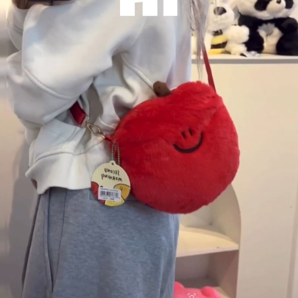 กระเป๋า Messenger Apple Plush สุดน่ารักใหม่