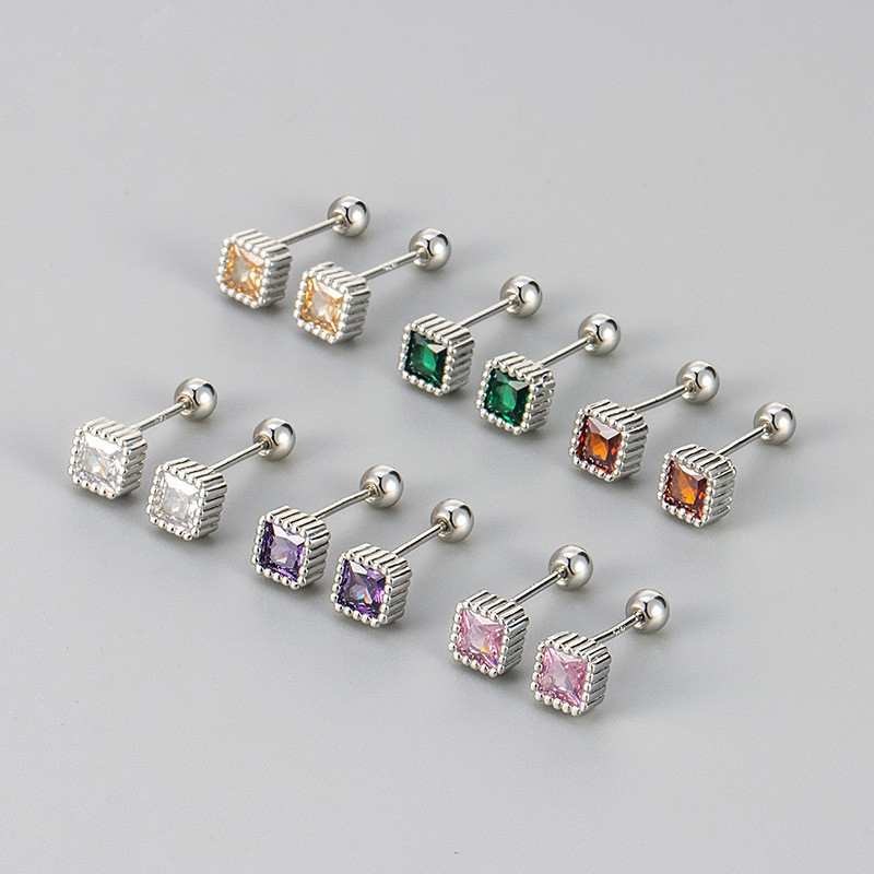 Square Tragus Helix เจาะสกรู Studs ต่างหูกระดูกอ่อนต่างหู Rainbow คริสตัล CZ Body เจาะ Hypoallergenic เครื่องประดับ