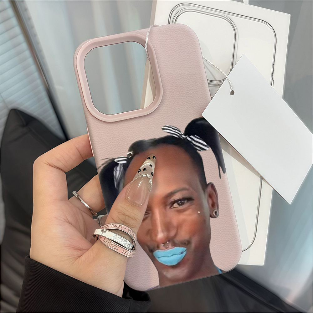 🦢สำหรับ iPhone 11 13 CASE FOR เคสไอโฟน 15 14 12 Pro Max 7 8 Plus X XR XS MAX เคสโทรศัพท์พื้นผิวลิ้นจี่ ตลกคู่หางม้า ชาย - รูปที่ 7