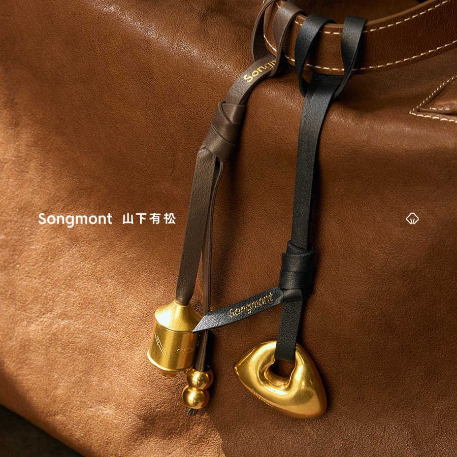 Songmont Faith Stone Charm & Prayer Wheel Charm จี้ห้อยกระเป๋าสไตล์ดีไซเนอร์ พื้นผิวระดับไฮเอนด์ Ret