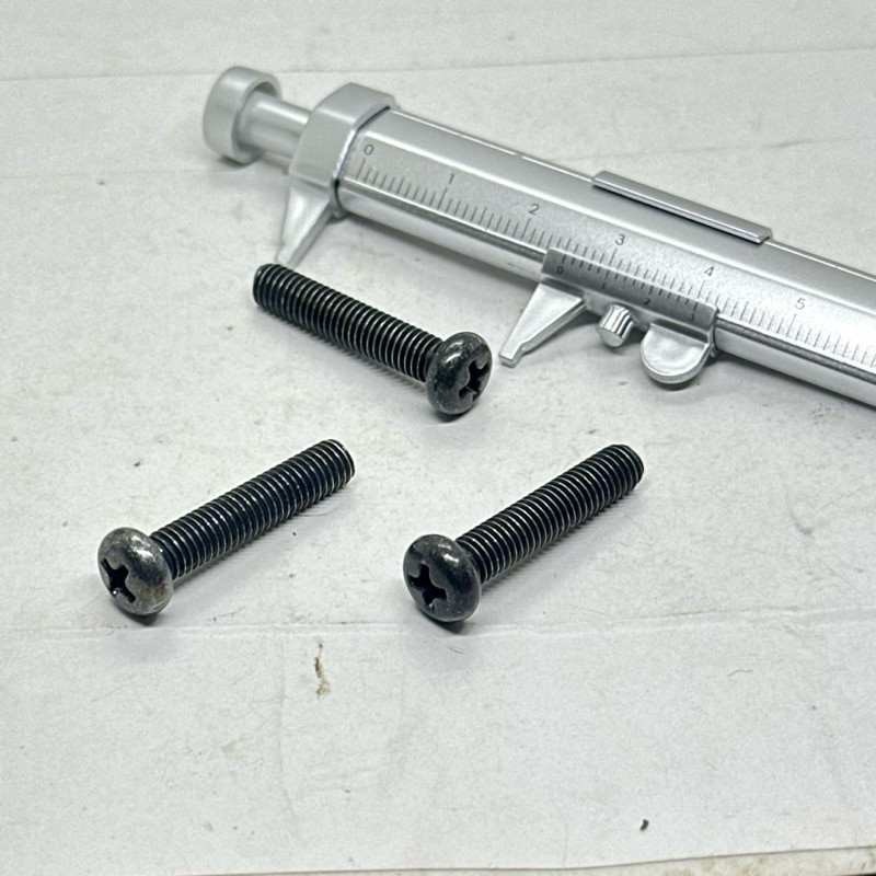 BOLT HOLDER MOTORCYCLE M5x25 ORIGINAL 2.5CM LENGTH SCREWDRIVER BOLT