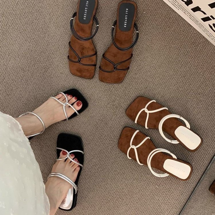 รองเท้าแตะส้นเตี้ยแฟชั่นผู้หญิงแบบเปิดหัวเหลี่ยมสำหรับฤดูร้อน PU กันลื่นและทนต่อ