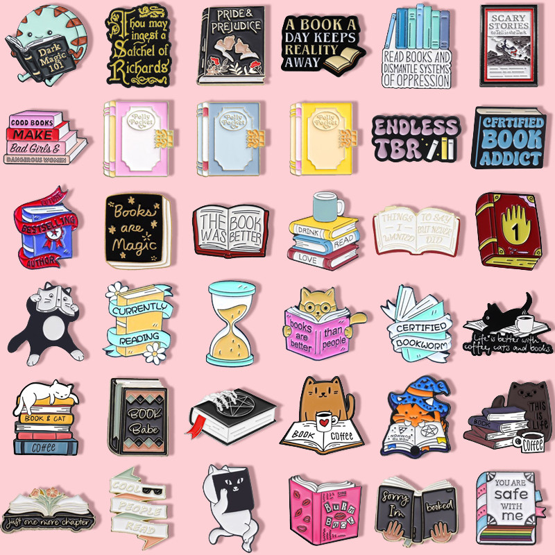 50 Book Series เข็มกลัดเคลือบแฟชั่นเสื้อผ้าอุปกรณ์เสริมกระเป๋านักเรียนป้ายของขวัญสําหรับเพื่อน