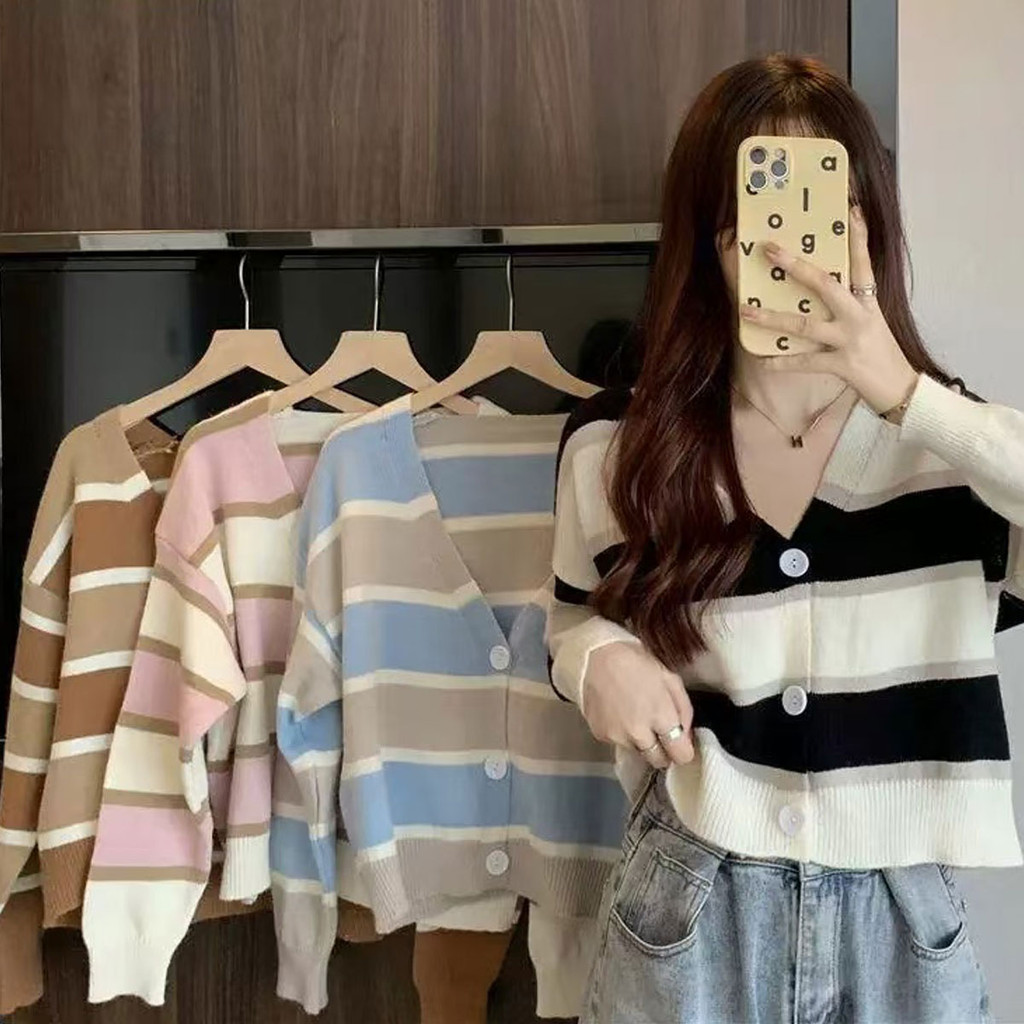Dahong 💖5989 เสื้อคลุมลายทางสีสวยมากกก คอวี เสื้อค่อข้างสั้นเป็นเสื้อครอป ผ้าไหมพรมนิ่มๆ สีสด