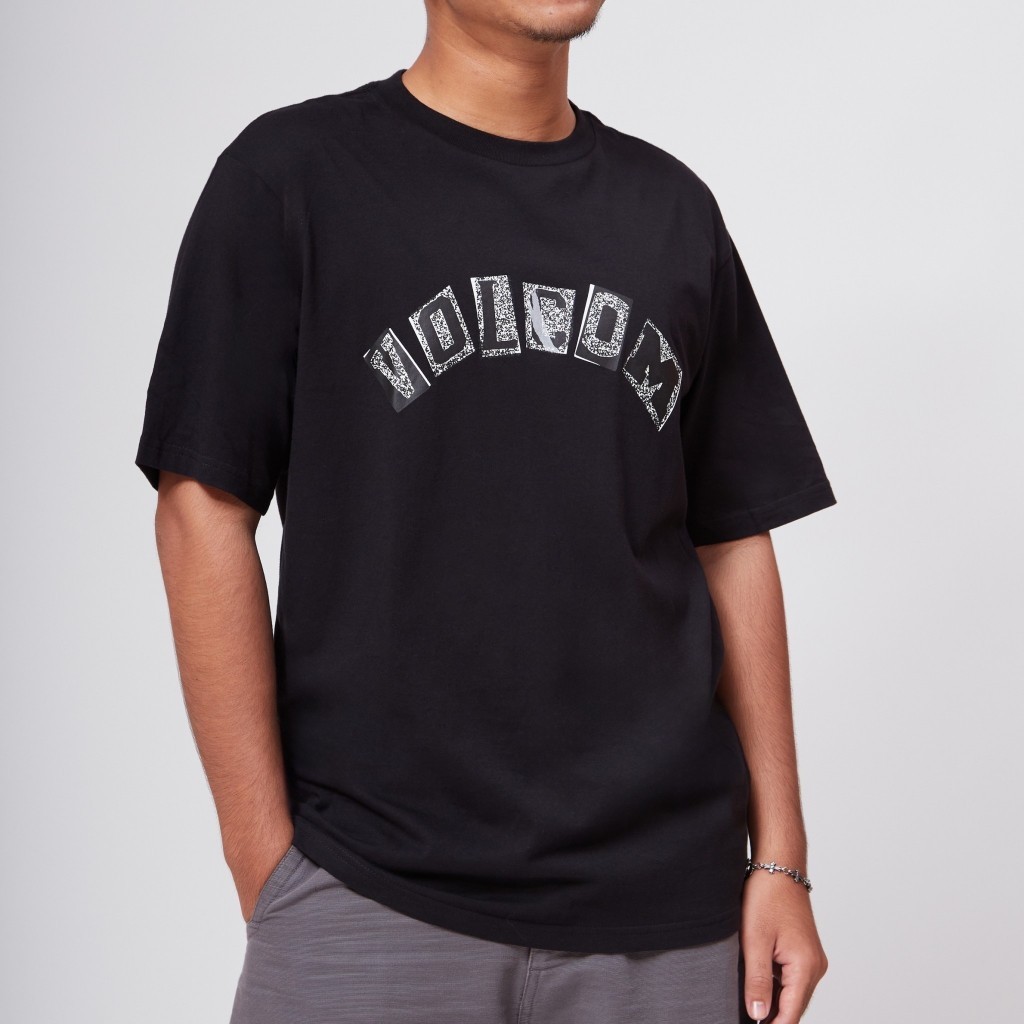 VOLCOM เสื้อยืดผู้ชาย HI SCHOOL LSE SS TEE FA22tee.