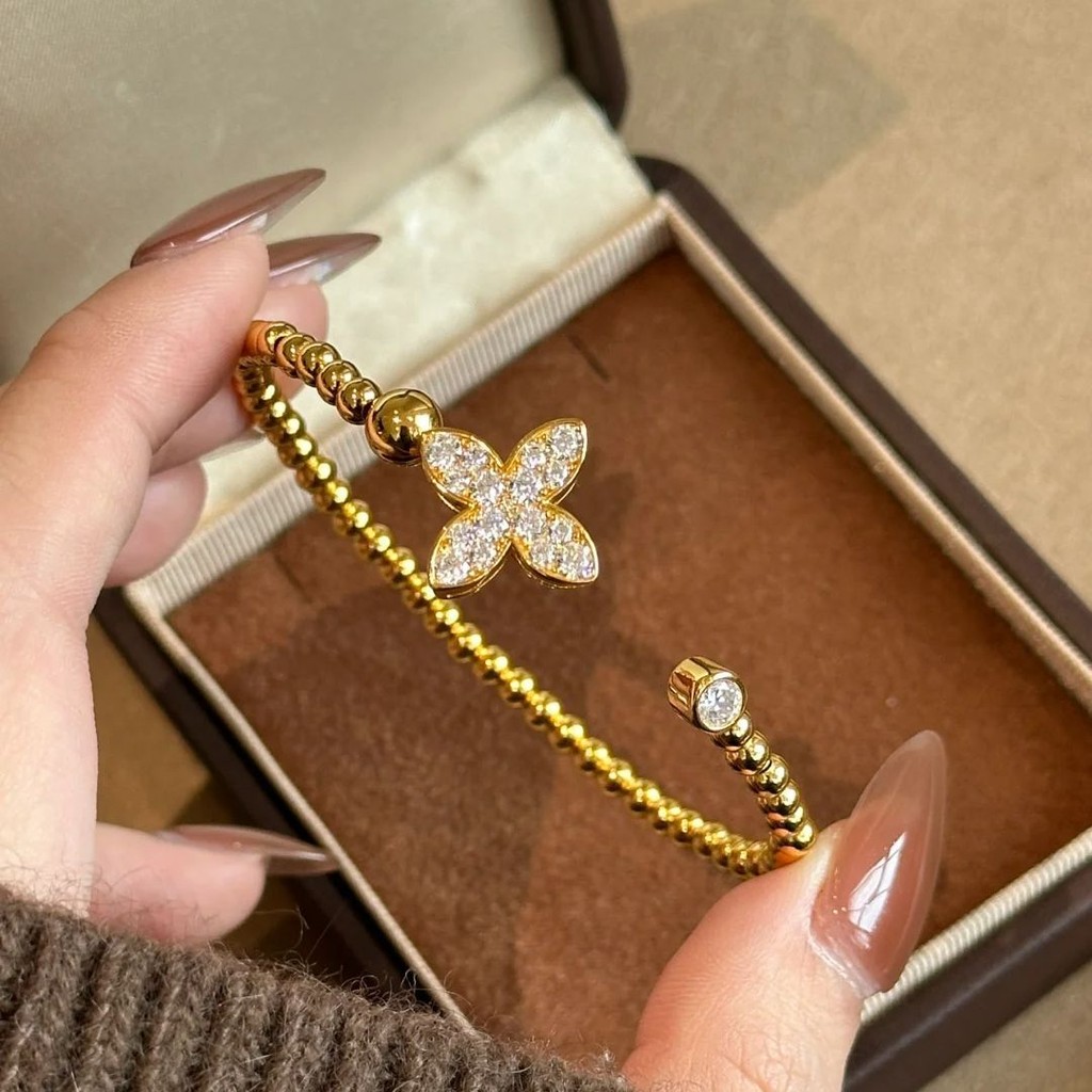 ยุโรปอเมริกัน อิน ใหม่สไตล์เพชรเต็มสี่ใบโคลเวอร์ลูกปัดสร้อยข้อมือยางยืดผู้หญิง