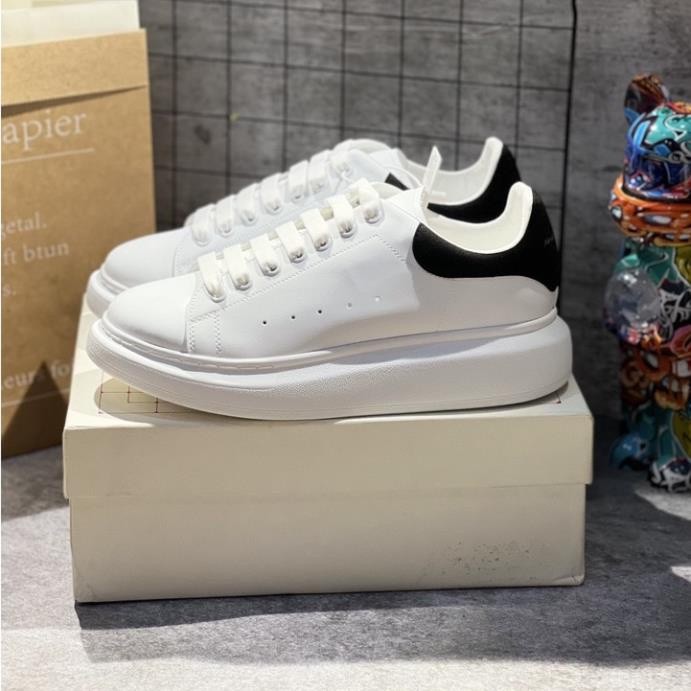 ALEXANDER MCQUEEN [ กล่องแข็ง+กระเป๋าถือ+กระดาษห่อ ] อเล็กซ์ander mcqueen รองเท้าสําหรับผู้ชายและผู้