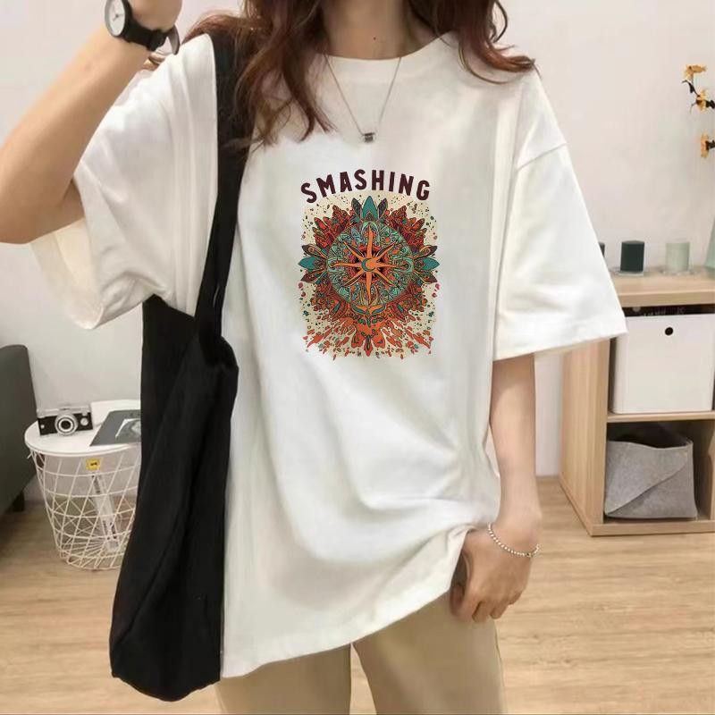 เสื้อยืดคอกลมแบบหลวมพอดีดีไซน์เรียบง่ายเหมาะสำหรับผู้ชาย และผู้หญิงสไตล์มินิมอลเหมาะสำหรับใช้กับการ์ตูน หรือกราฟิก