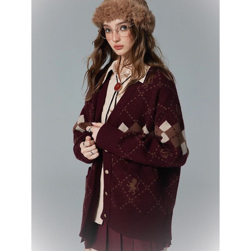Harry Potter Co-Branded Rhombus Contrast สี Jacquard เสื้อกันหนาวเสื้อสเวตเตอร์ถักผู้หญิง 2024 ฤดูใบไม้ร่วงฤดูหนาวผลิตภัณฑ์ใหม่ Preppy สไตล์