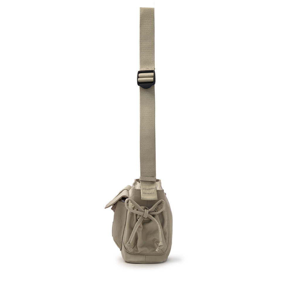 MLB กระเป๋าสะพายข้าง ยูนิเซ็กส์ Unisex Basic Gorpcore Pocket Crossbody Bag รุ่น 3ACRB035N 43SAS สีแซนด์