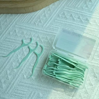 MINT DENTAL FLOSS รสมิ้นต์ไหมขัดฟัน​ 50ชิ้น 1กล่อง ลมหายใจสดชื่น YS05