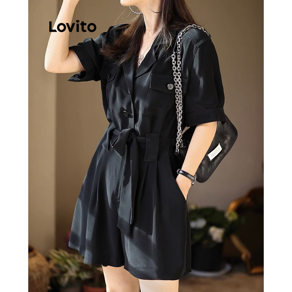 Lovito จั๊มสูทผู้หญิง กระดุมหน้า แบบผูกเชือก มีกระเป๋า สีพื้น สไตล์ลำลอง LNE37206 (สีดำ)