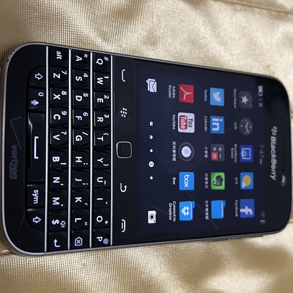 BlackBerry Q20สามเครือข่าย Wi-Fi โทรศัพท์