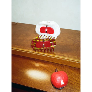 Tagi. Apple Hair Claw Clip เครื่องประดับผมผู้หญิง กิ๊บติดผม