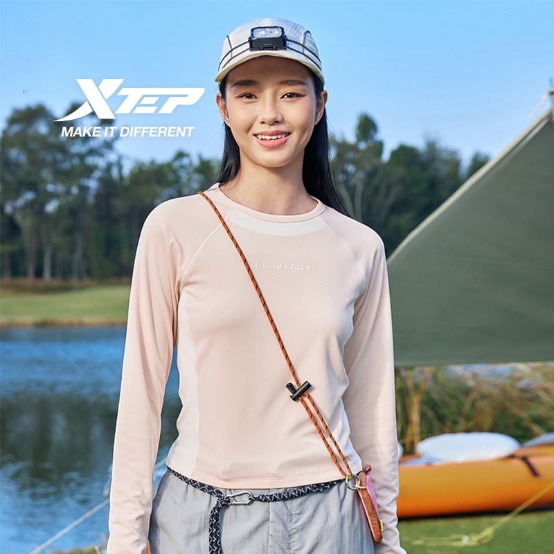 XTEP เสื้อชั้นในผู้หญิง ปี 2025 ฤดูใบไม้ผลิใหม่ สบายๆนอกบ้าน เดินป่าแขนยาว Fit สลิม กีฬาเร็วแห้ง